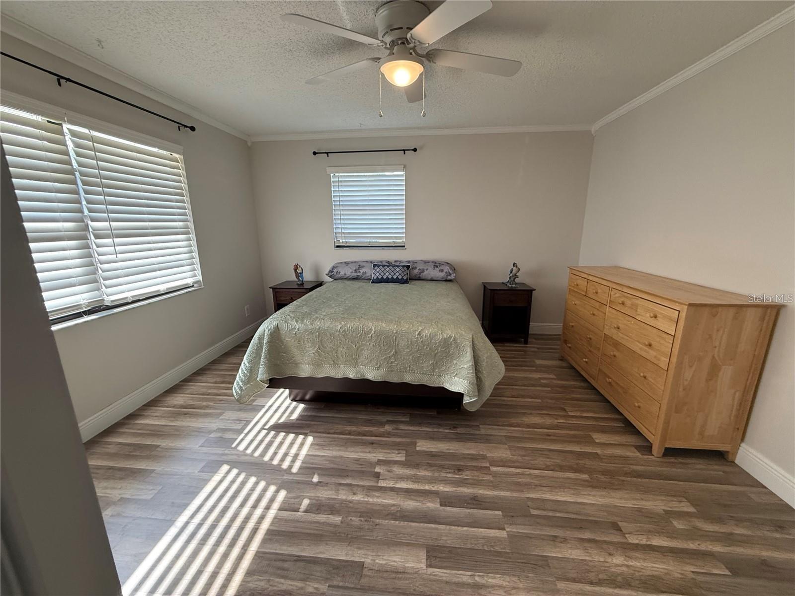 1200 ABBEY CRESCENT LN — photo 24