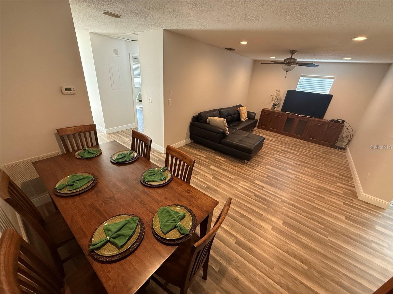 1200 ABBEY CRESCENT LN — photo 10