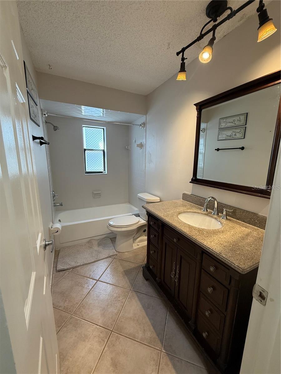 1200 ABBEY CRESCENT LN — photo 32