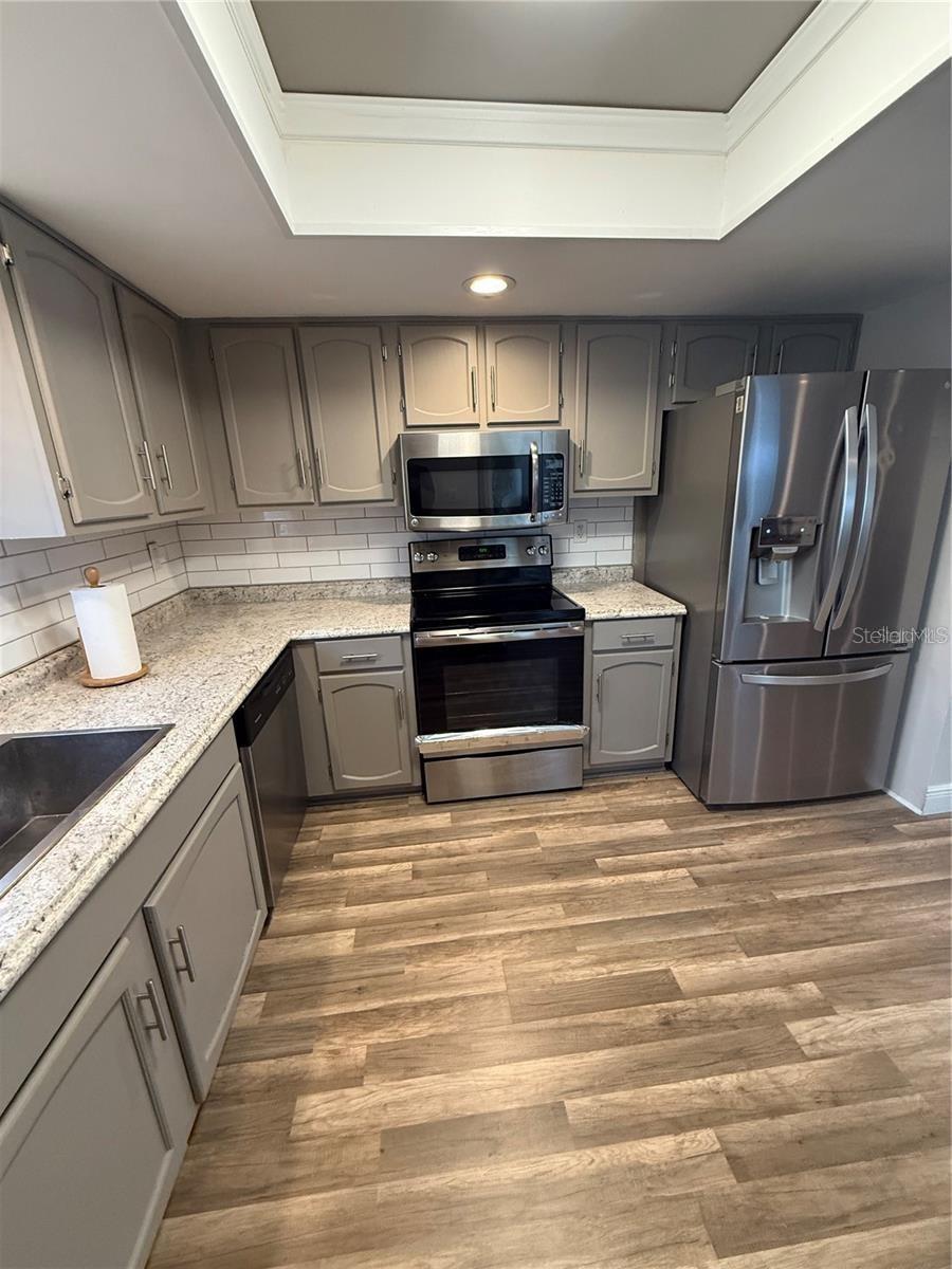 1200 ABBEY CRESCENT LN — photo 14