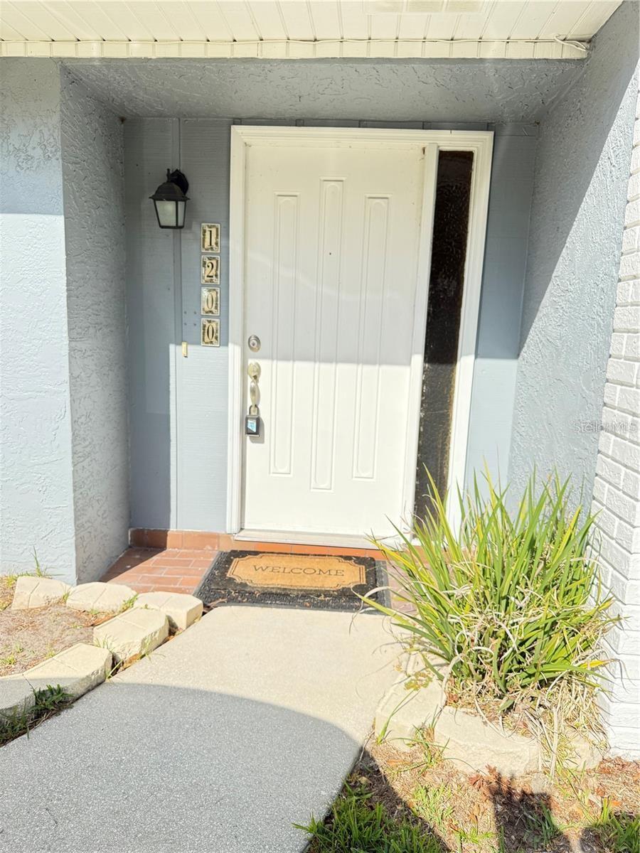 1200 ABBEY CRESCENT LN — photo 2