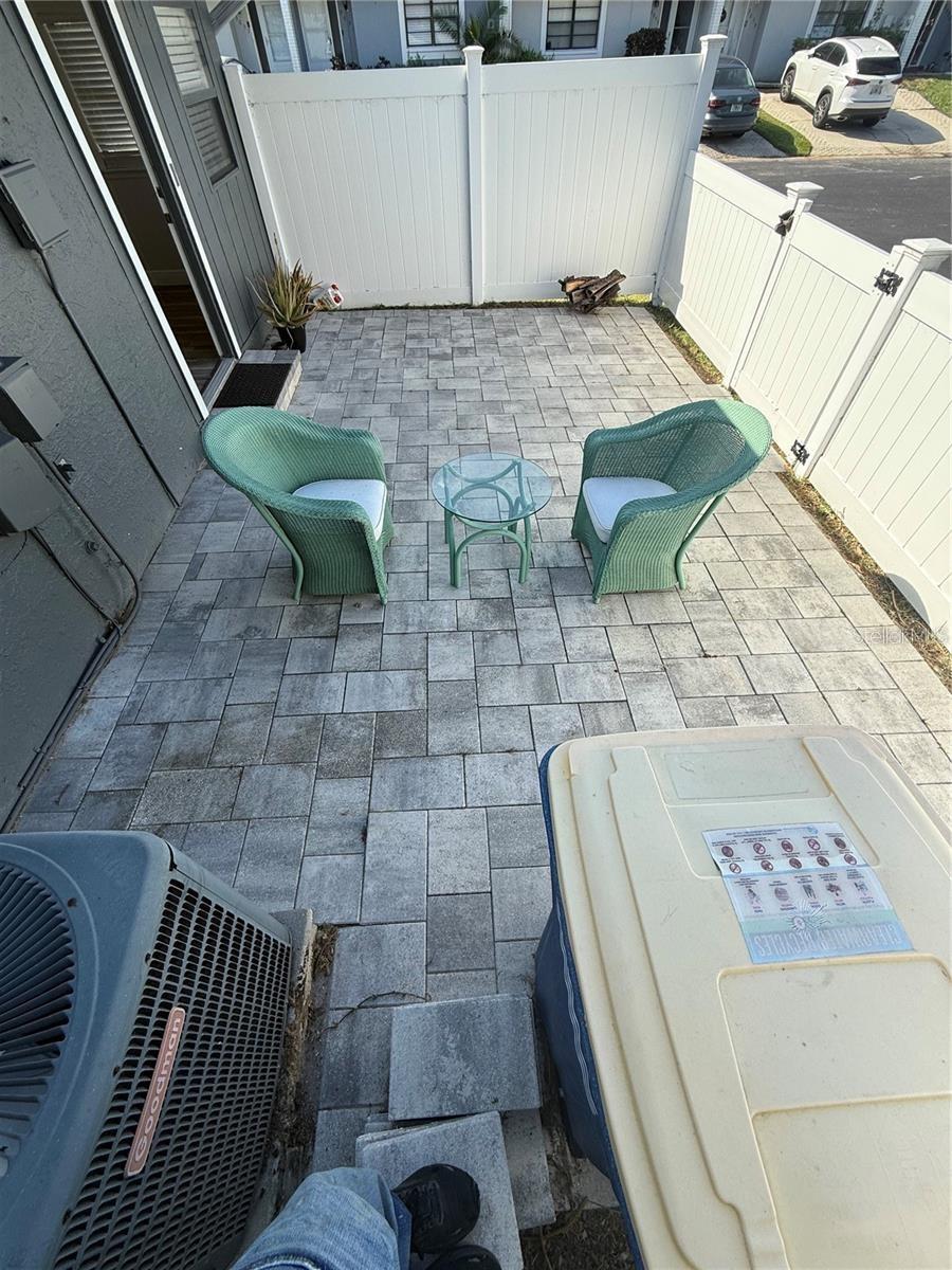 1200 ABBEY CRESCENT LN — photo 37