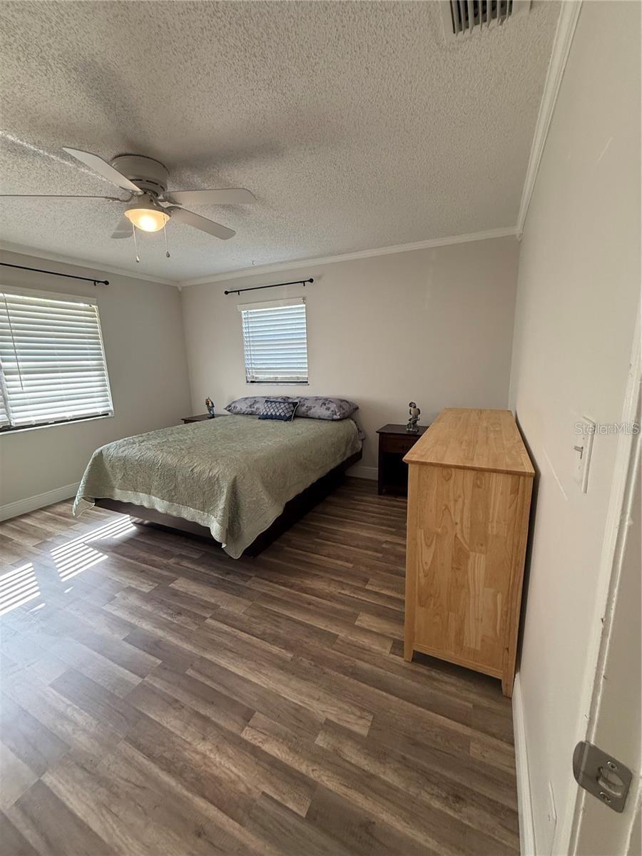 1200 ABBEY CRESCENT LN — photo 29