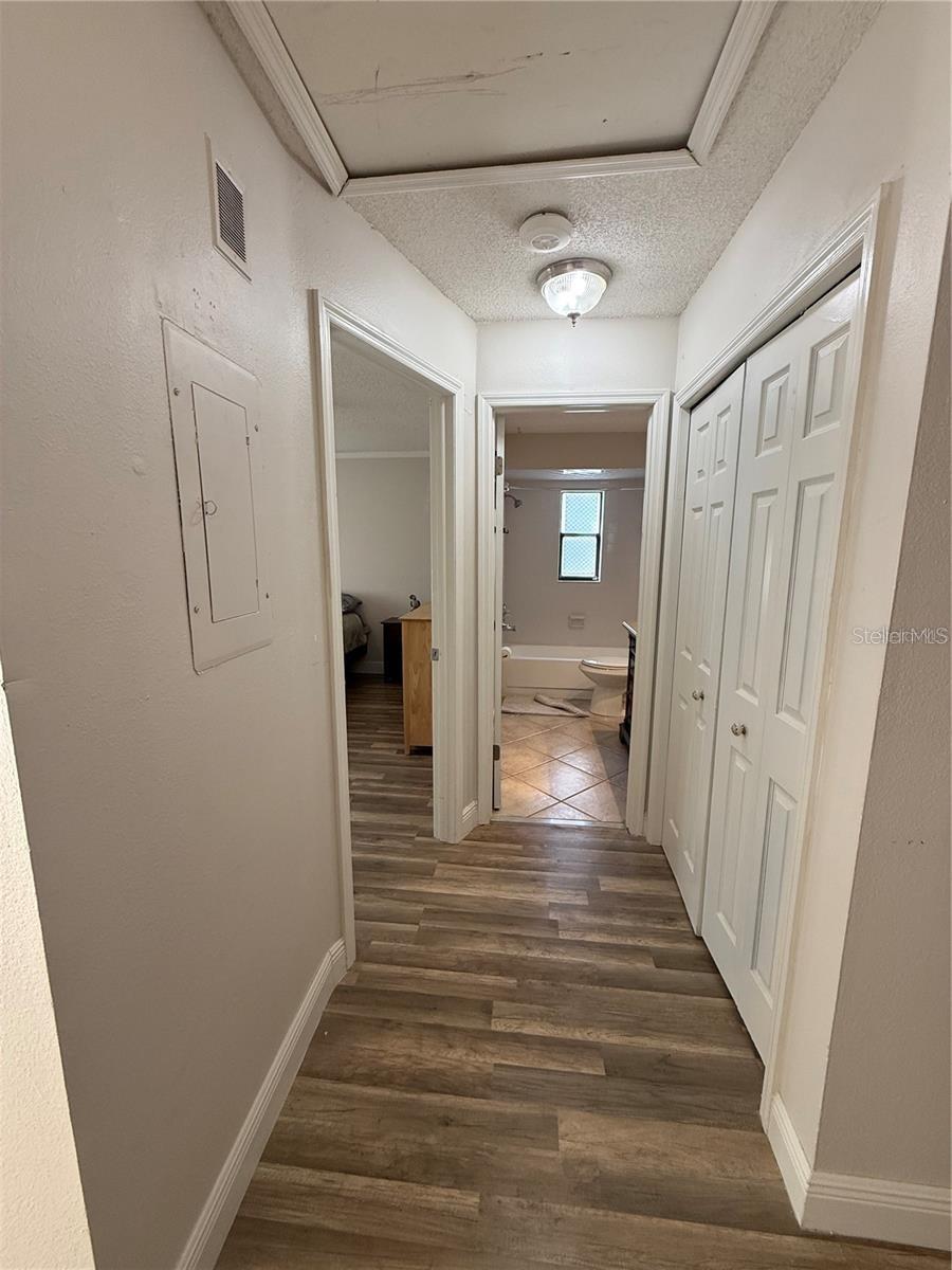 1200 ABBEY CRESCENT LN — photo 5