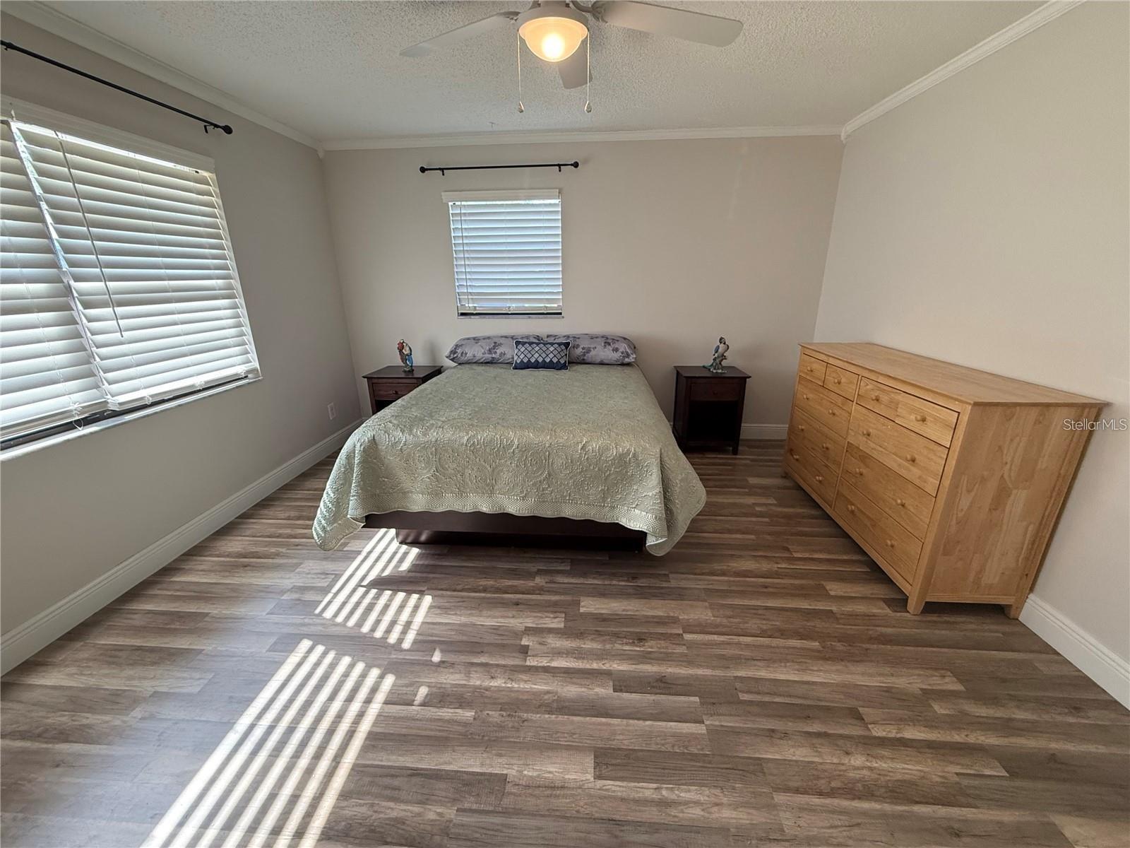 1200 ABBEY CRESCENT LN — photo 23