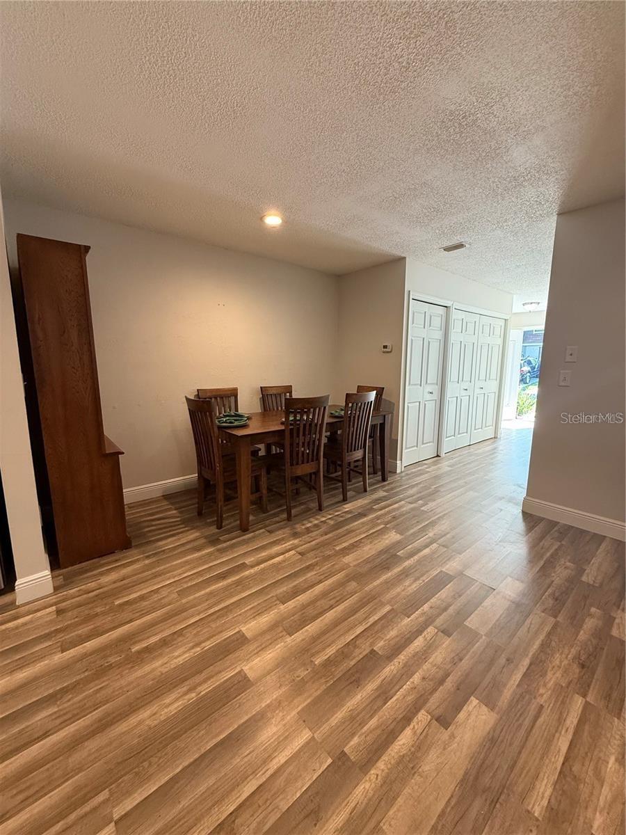 1200 ABBEY CRESCENT LN — photo 16