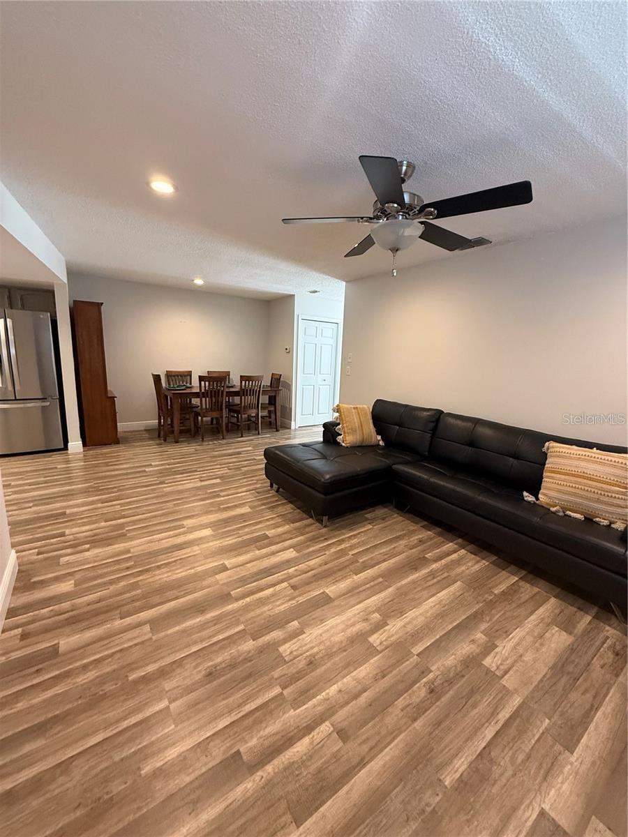 1200 ABBEY CRESCENT LN — photo 17