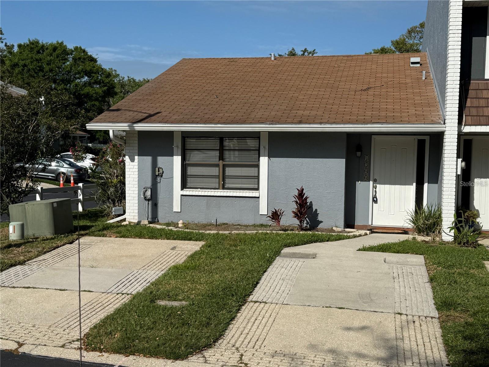 1200 ABBEY CRESCENT LN — photo 38