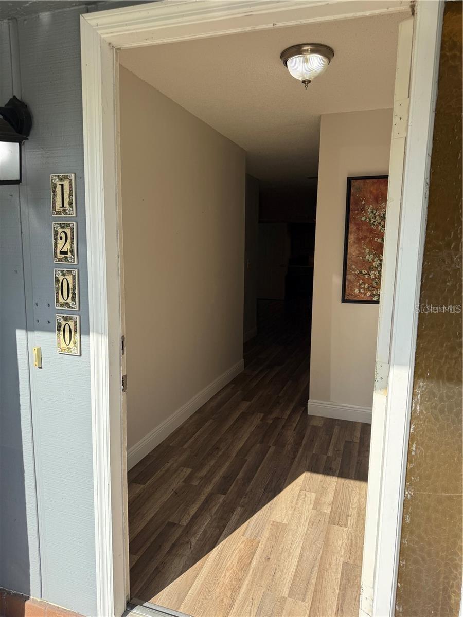 1200 ABBEY CRESCENT LN — photo 3
