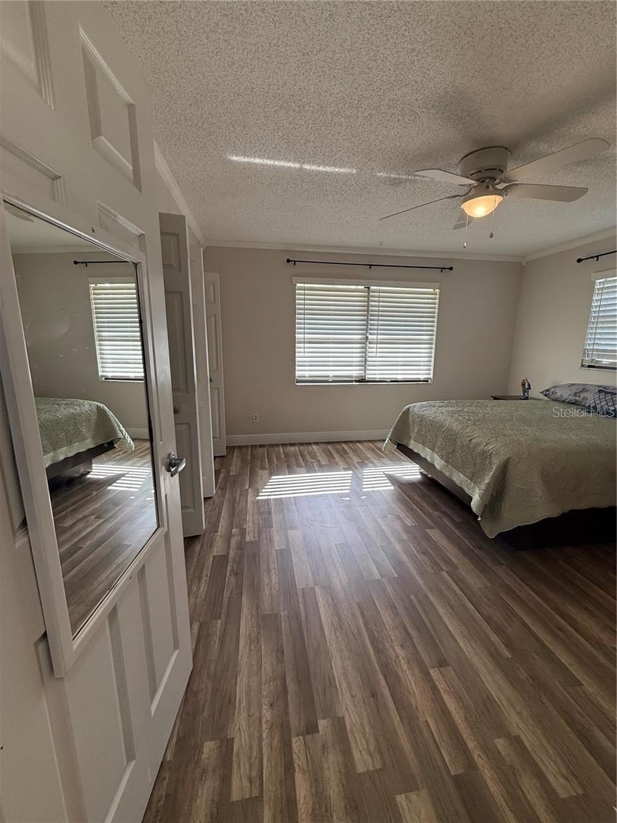 1200 ABBEY CRESCENT LN — photo 28