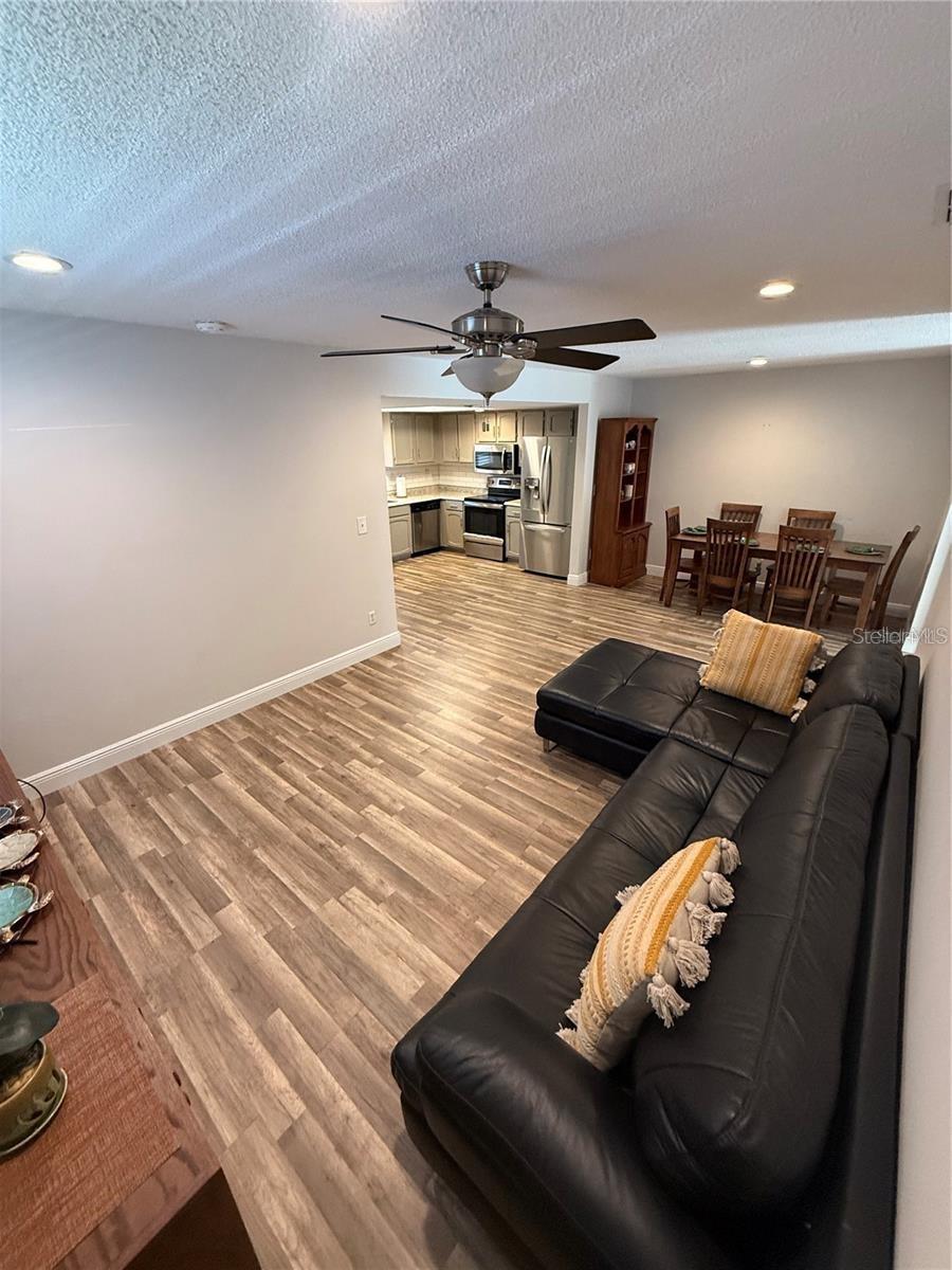 1200 ABBEY CRESCENT LN — photo 20