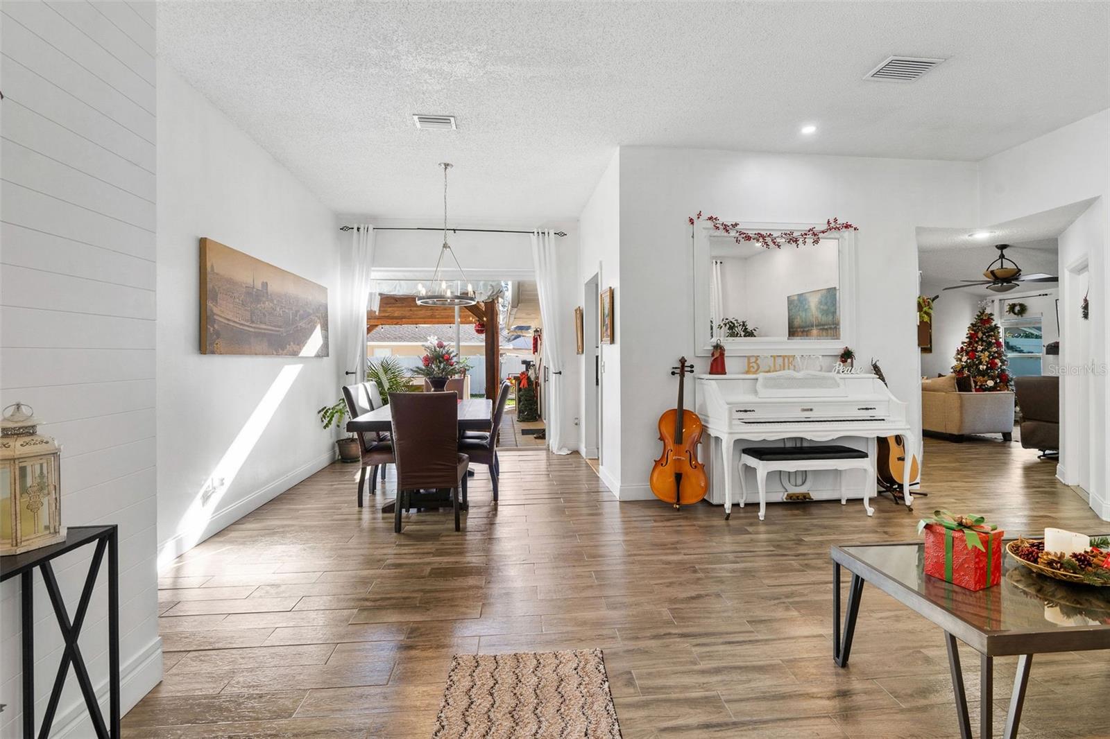 15101 REDVALE DR — photo 3