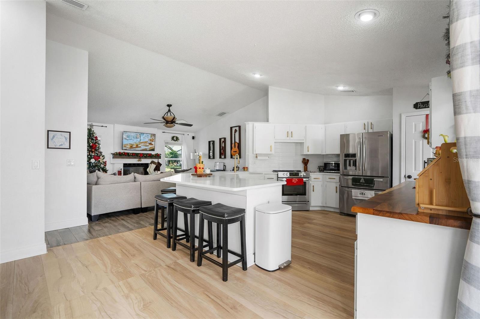 15101 REDVALE DR — photo 9