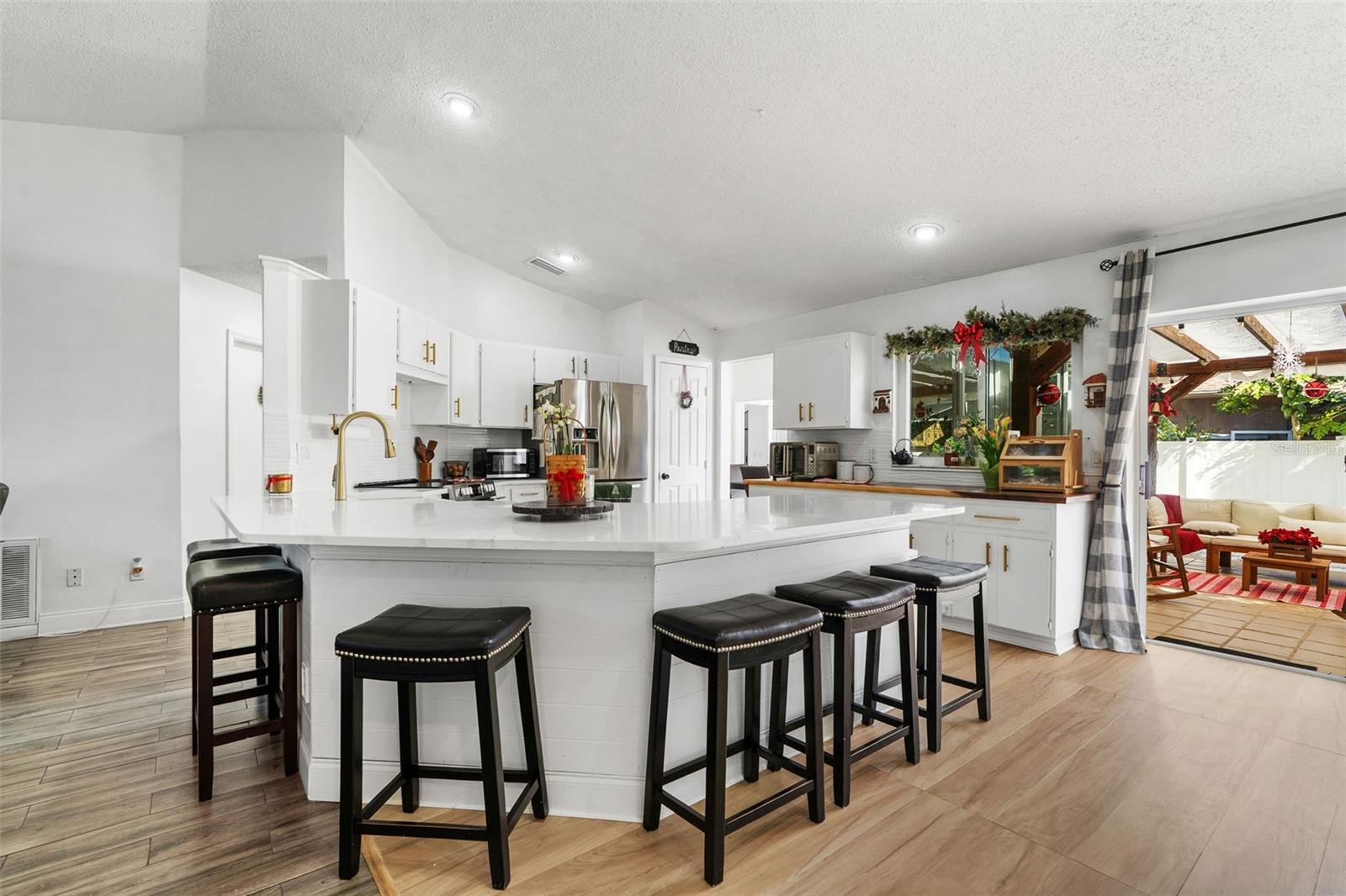 15101 REDVALE DR — photo 8