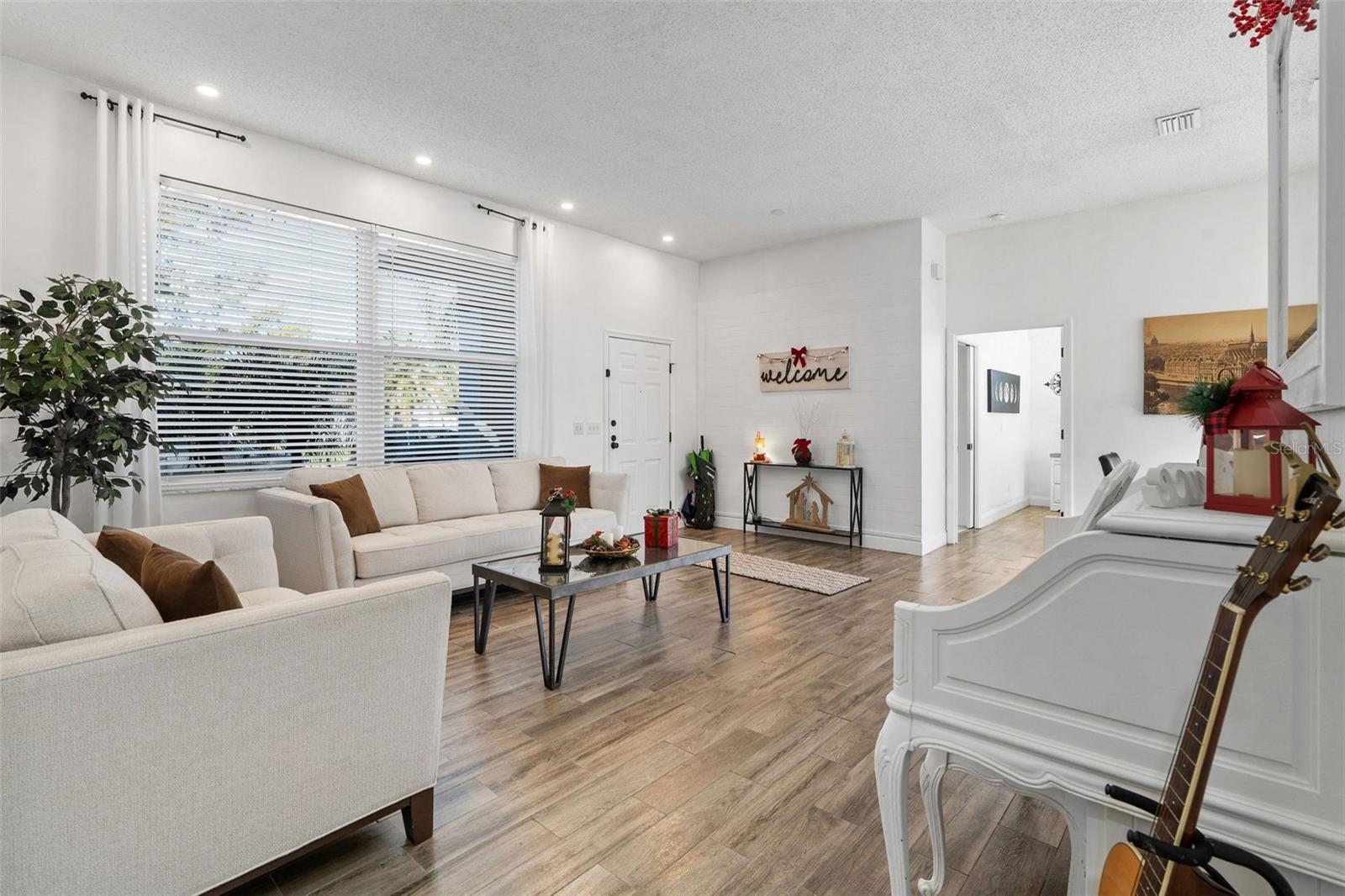 15101 REDVALE DR — photo 5