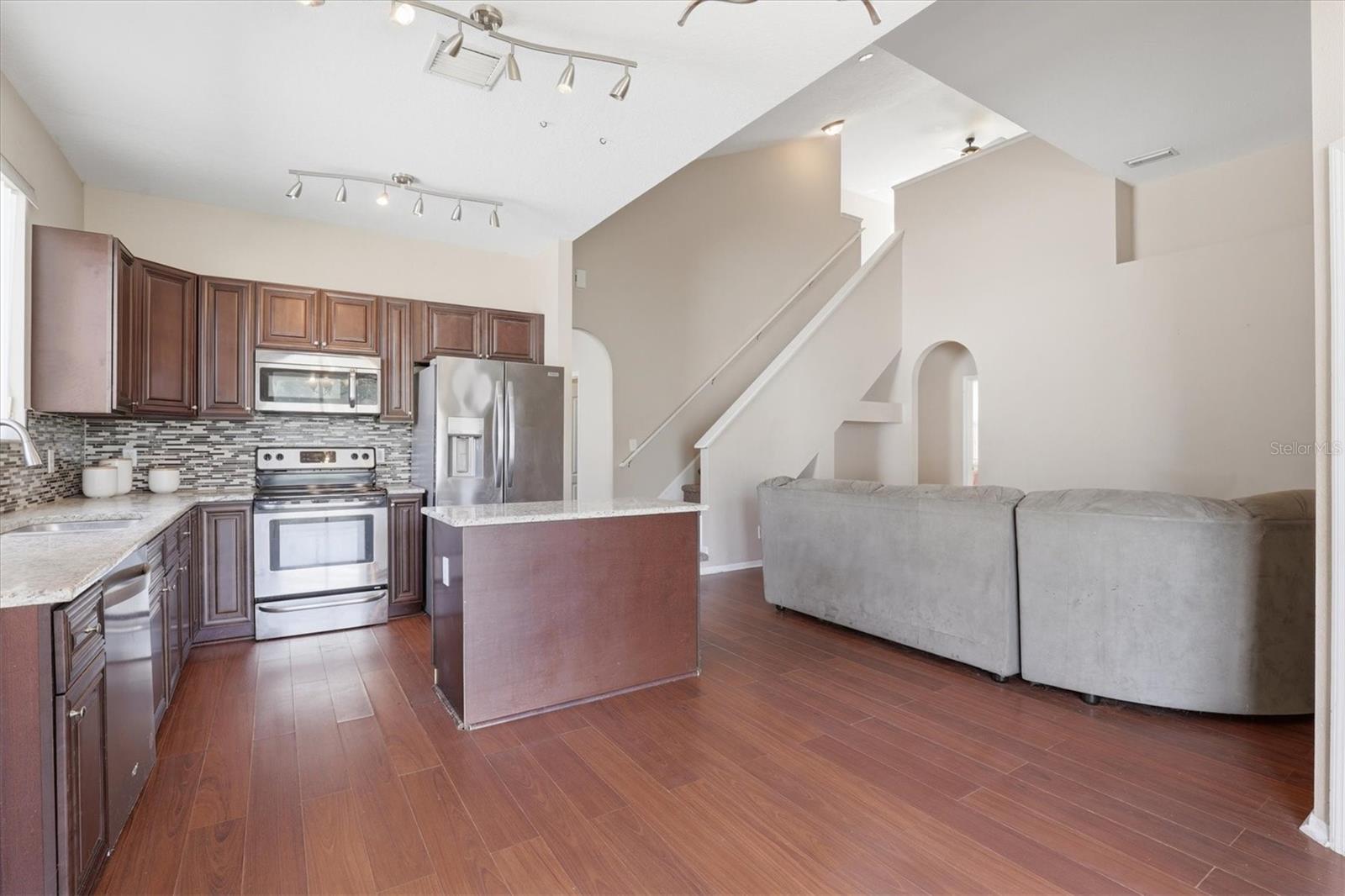 3036 GIANNA WAY — photo 8