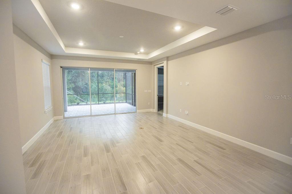 4605 ROSATTI RD — photo 3