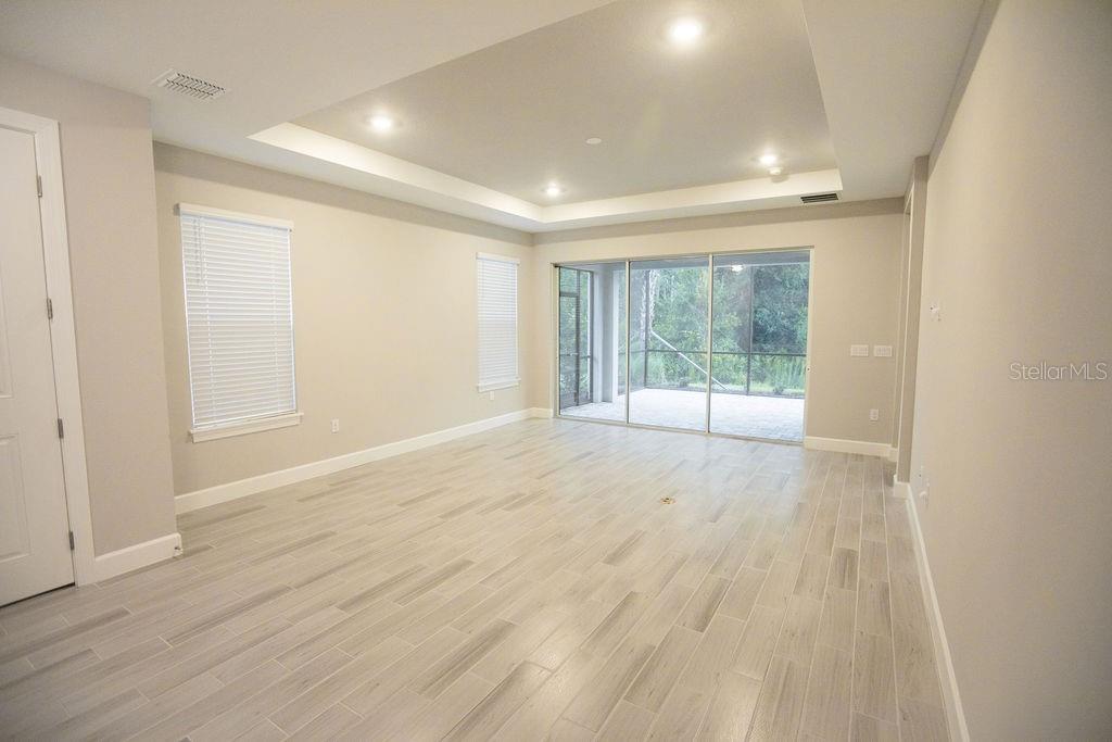 4605 ROSATTI RD — photo 9