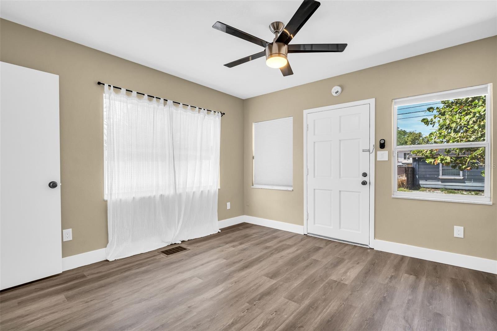 1001 JASMINE WAY — photo 9