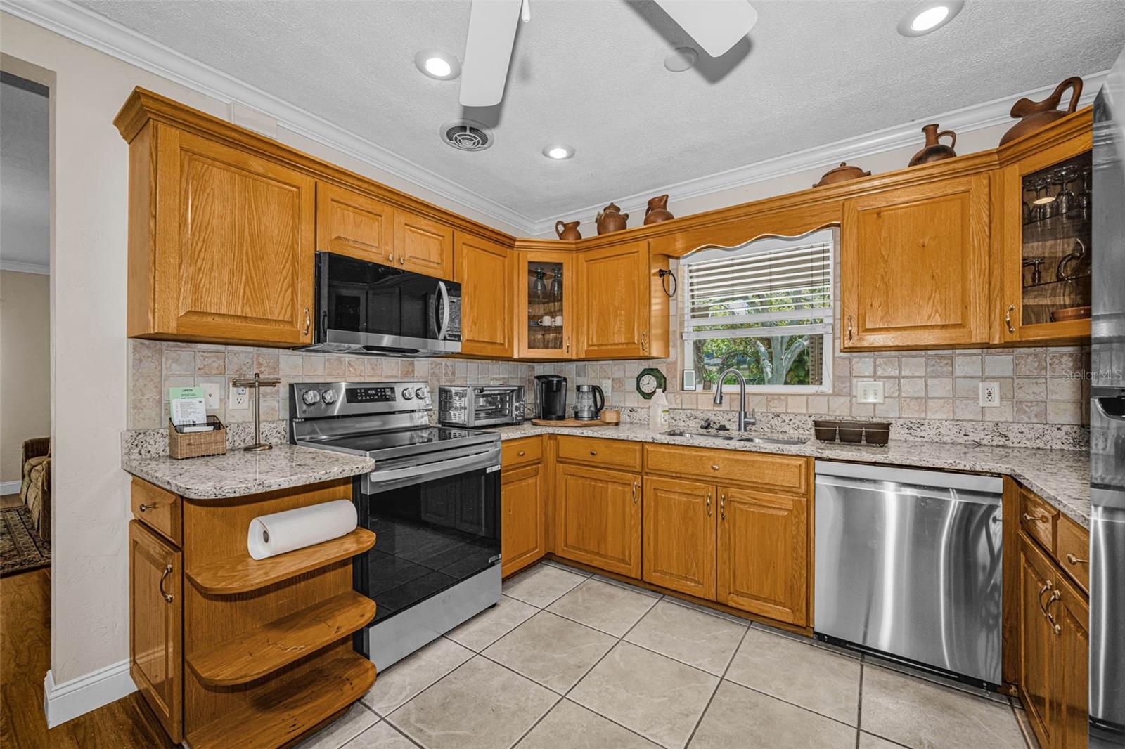 253 PARK CIR S — photo 10
