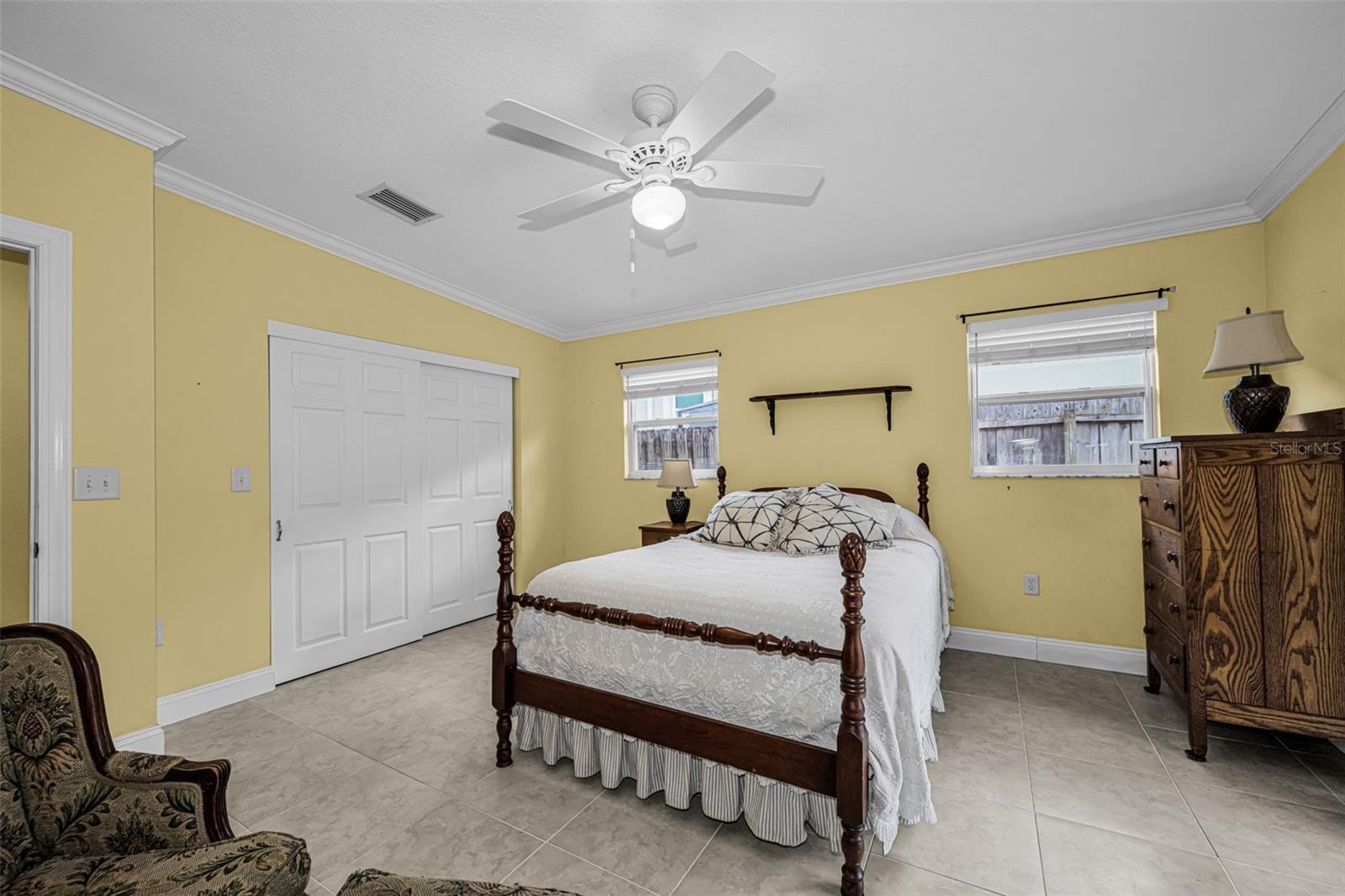 253 PARK CIR S — photo 18