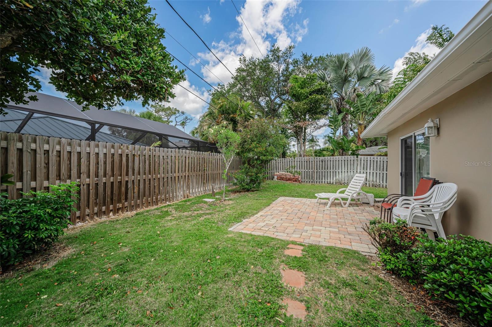 253 PARK CIR S — photo 35