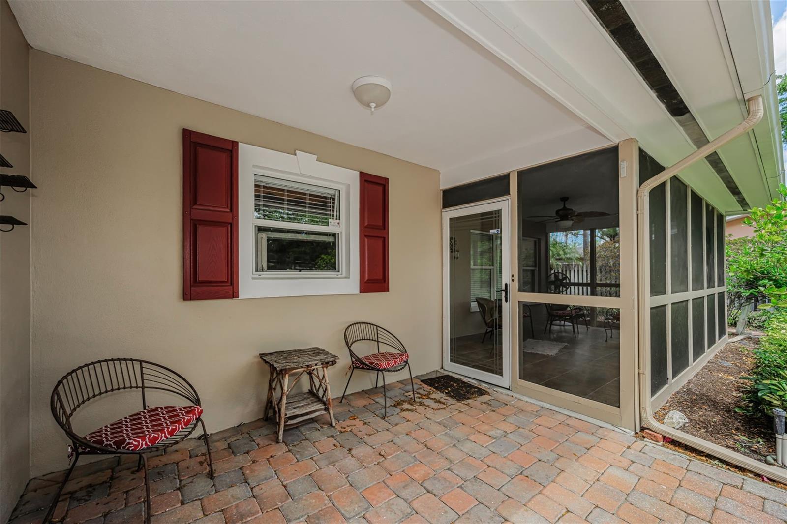 253 PARK CIR S — photo 4