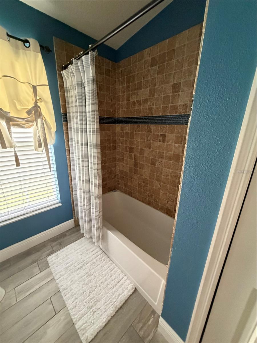 1616 KINSMERE DR — photo 39