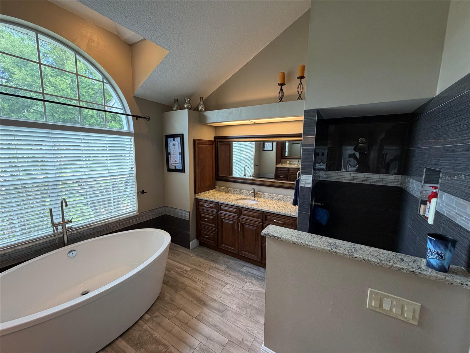 1616 KINSMERE DR — photo 20