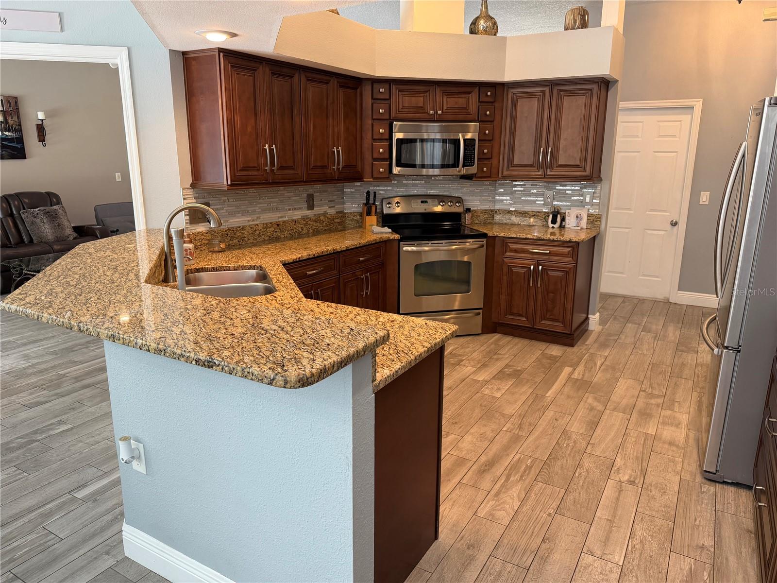 1616 KINSMERE DR — photo 5