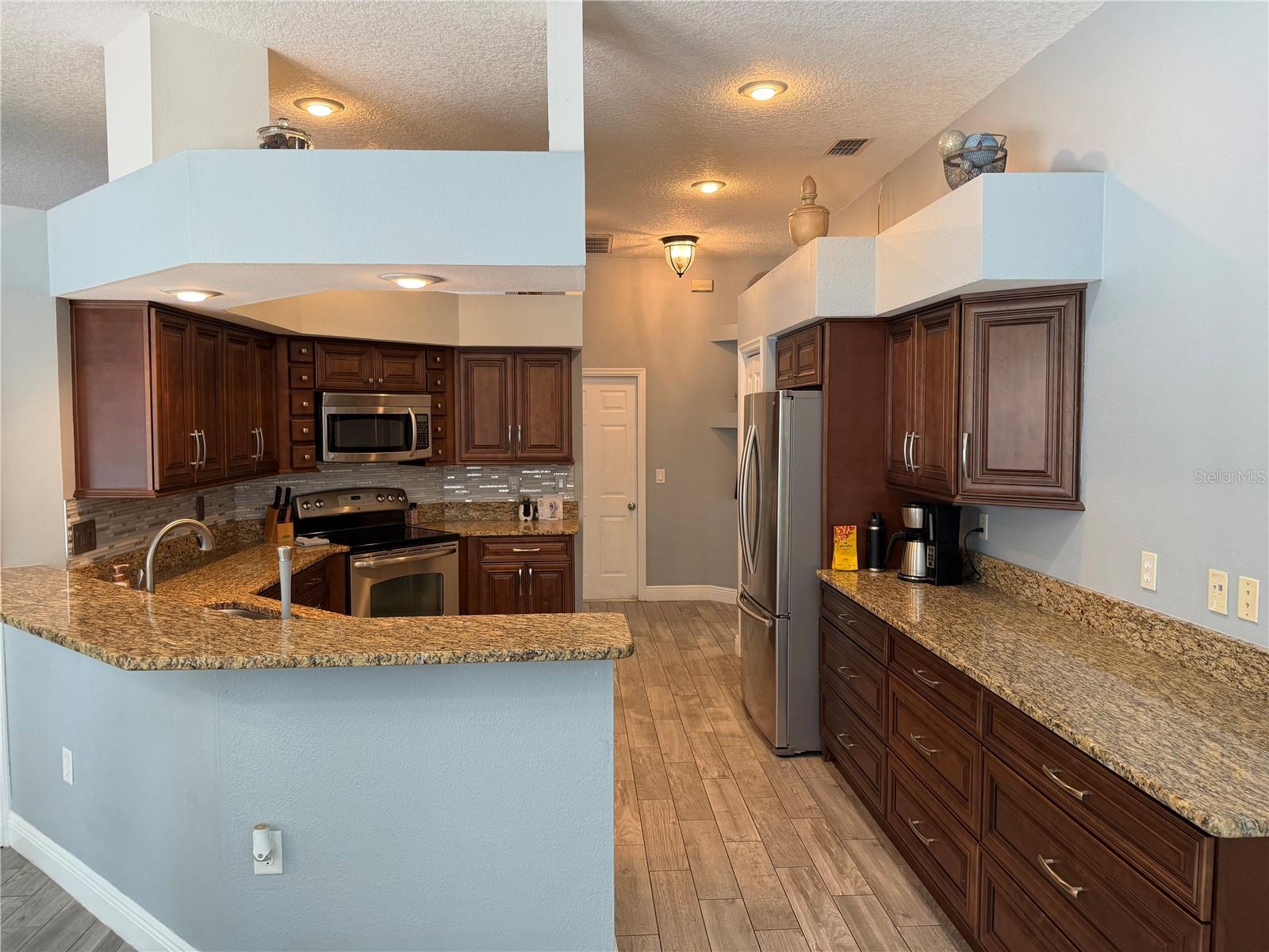 1616 KINSMERE DR — photo 3