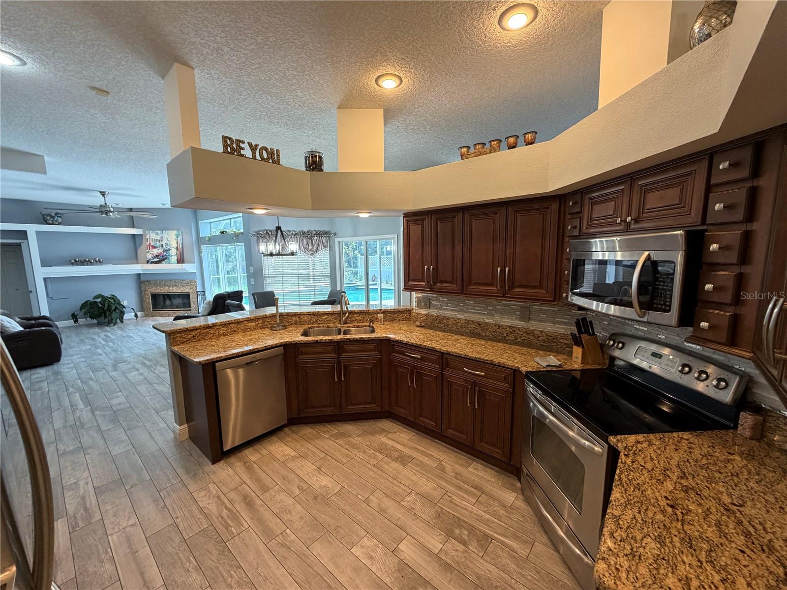 1616 KINSMERE DR — photo 4