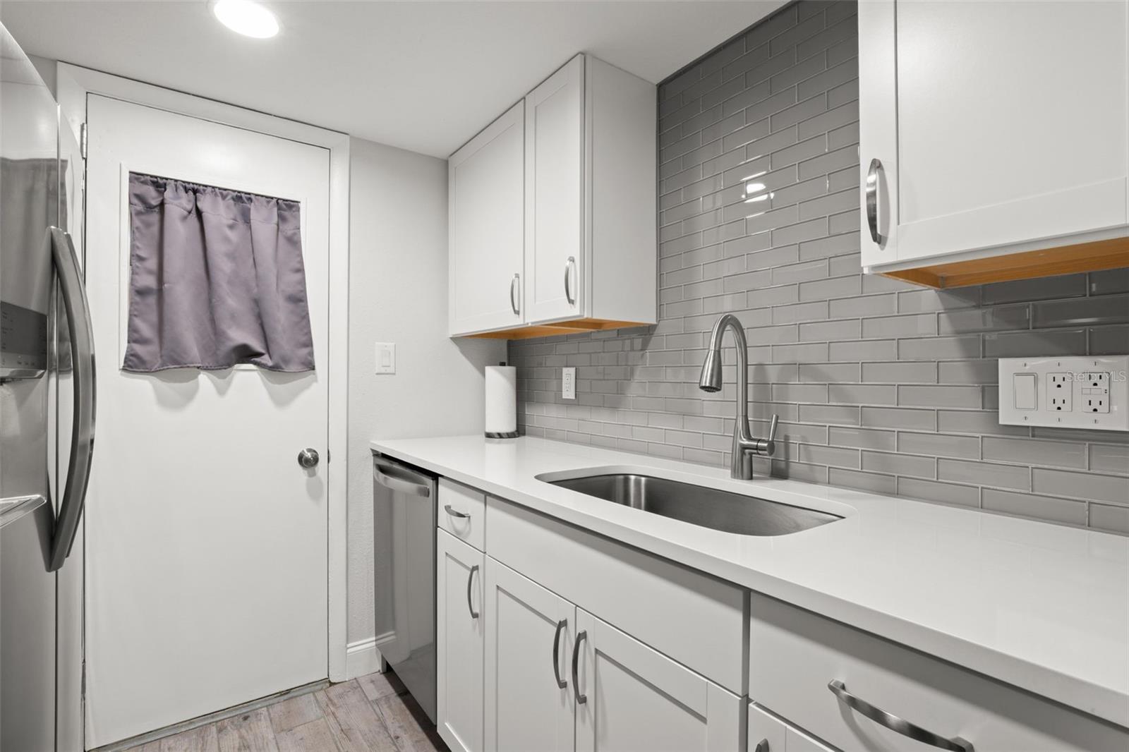 1147 KING ARTHUR CT #204 — photo 12