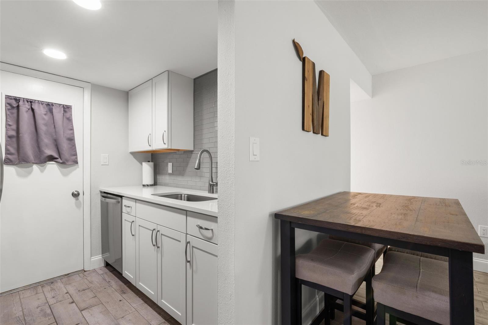 1147 KING ARTHUR CT #204 — photo 10