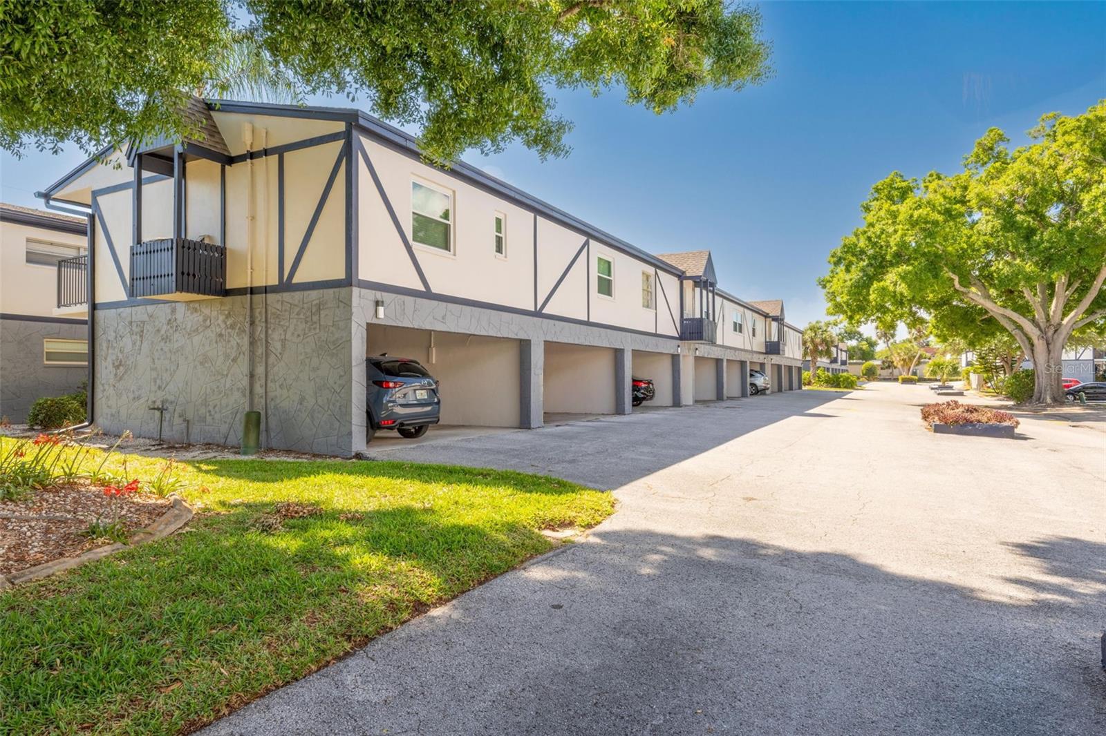 1147 KING ARTHUR CT #204 — photo 30