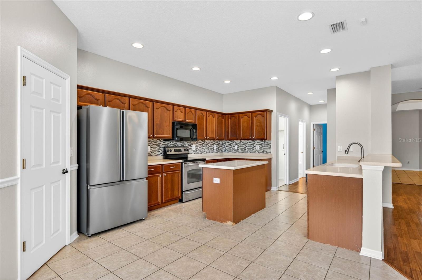 612 MARION HILL LN — photo 8