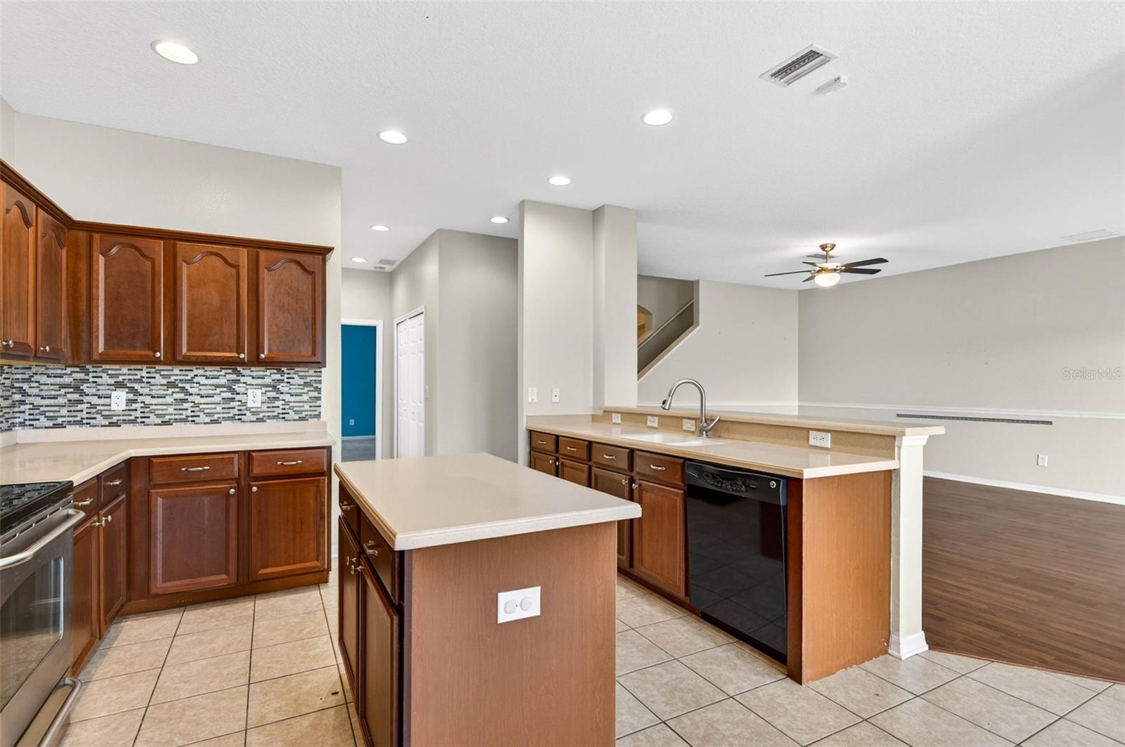 612 MARION HILL LN — photo 9