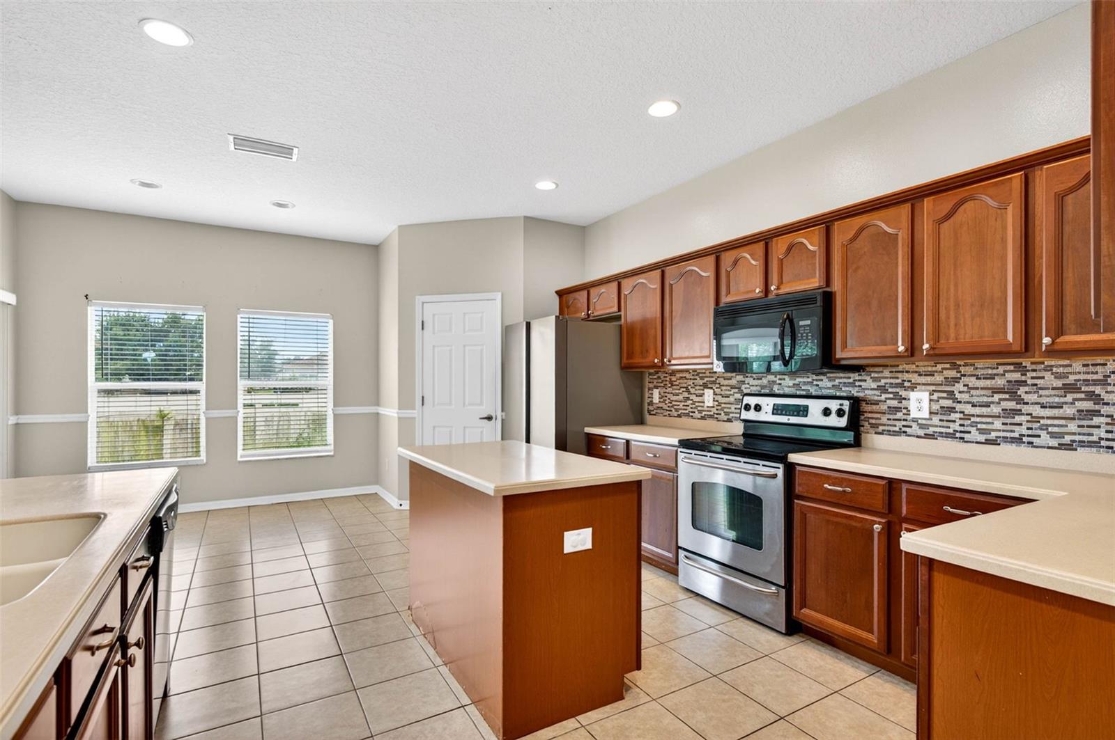 612 MARION HILL LN — photo 10