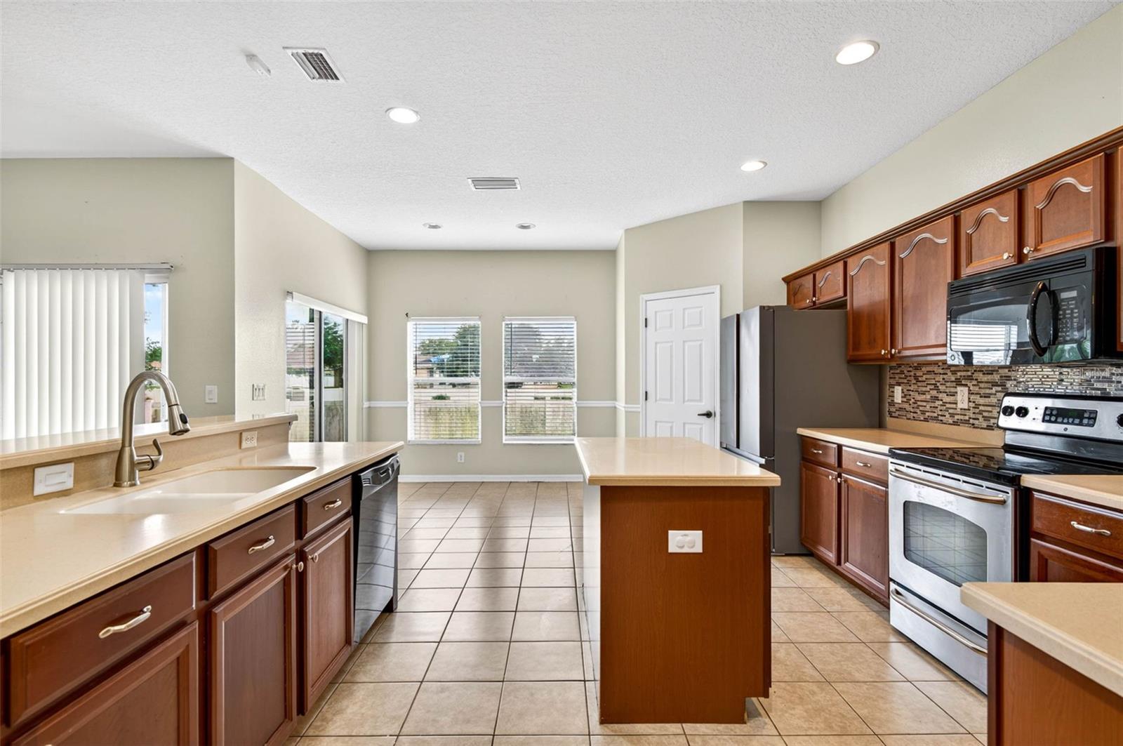 612 MARION HILL LN — photo 42