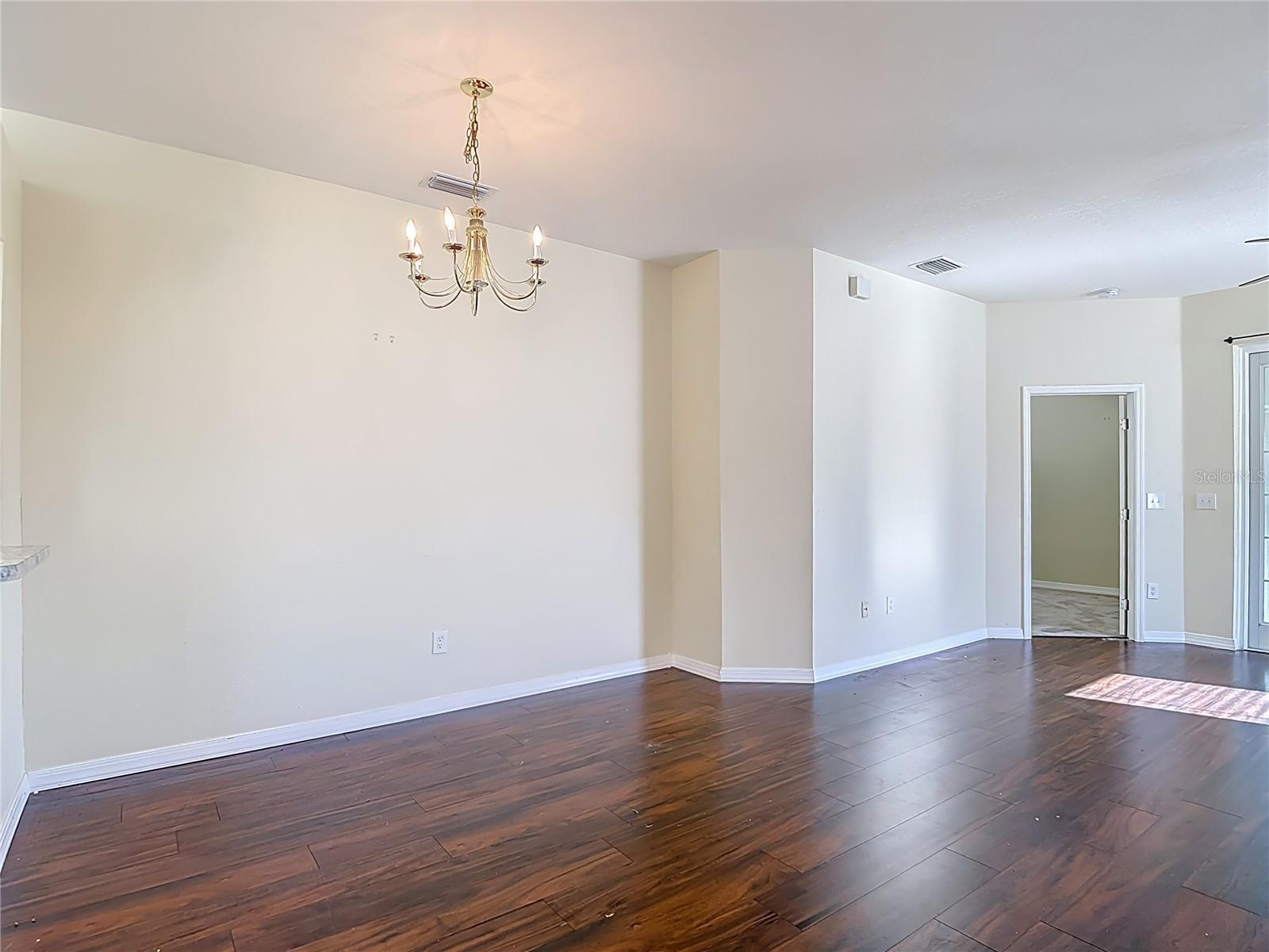 1931 SASSAFRAS DR — photo 17