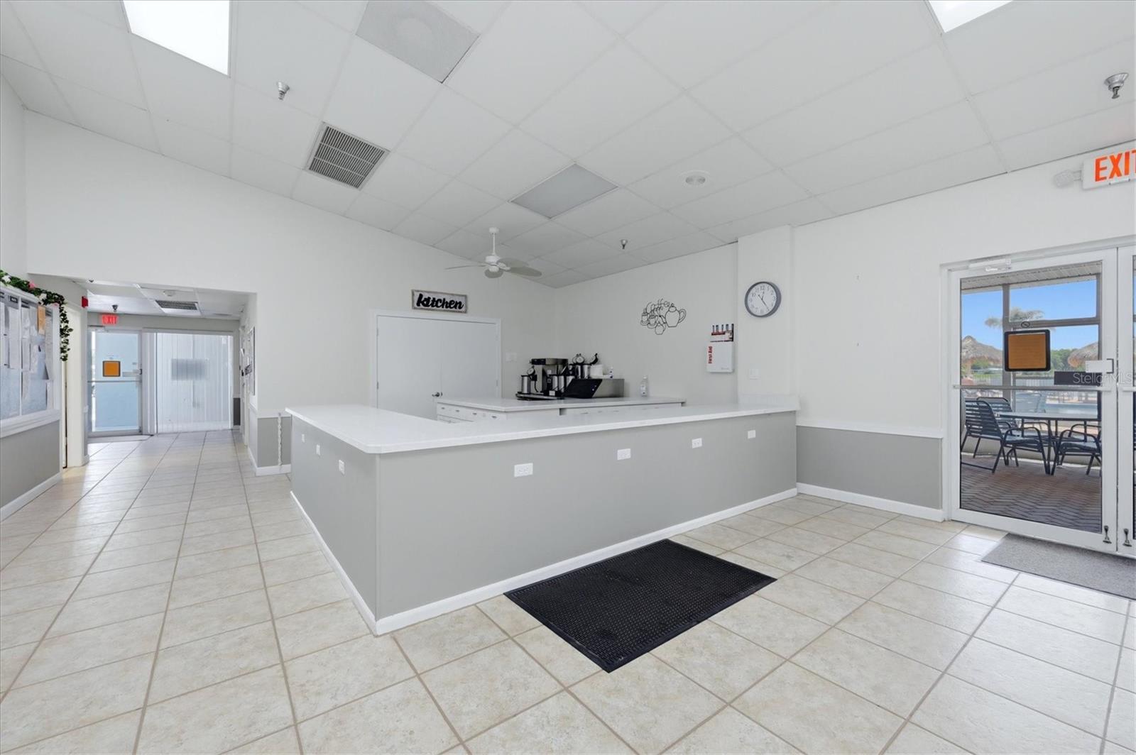 8420 IMPERIAL CIR — photo 33