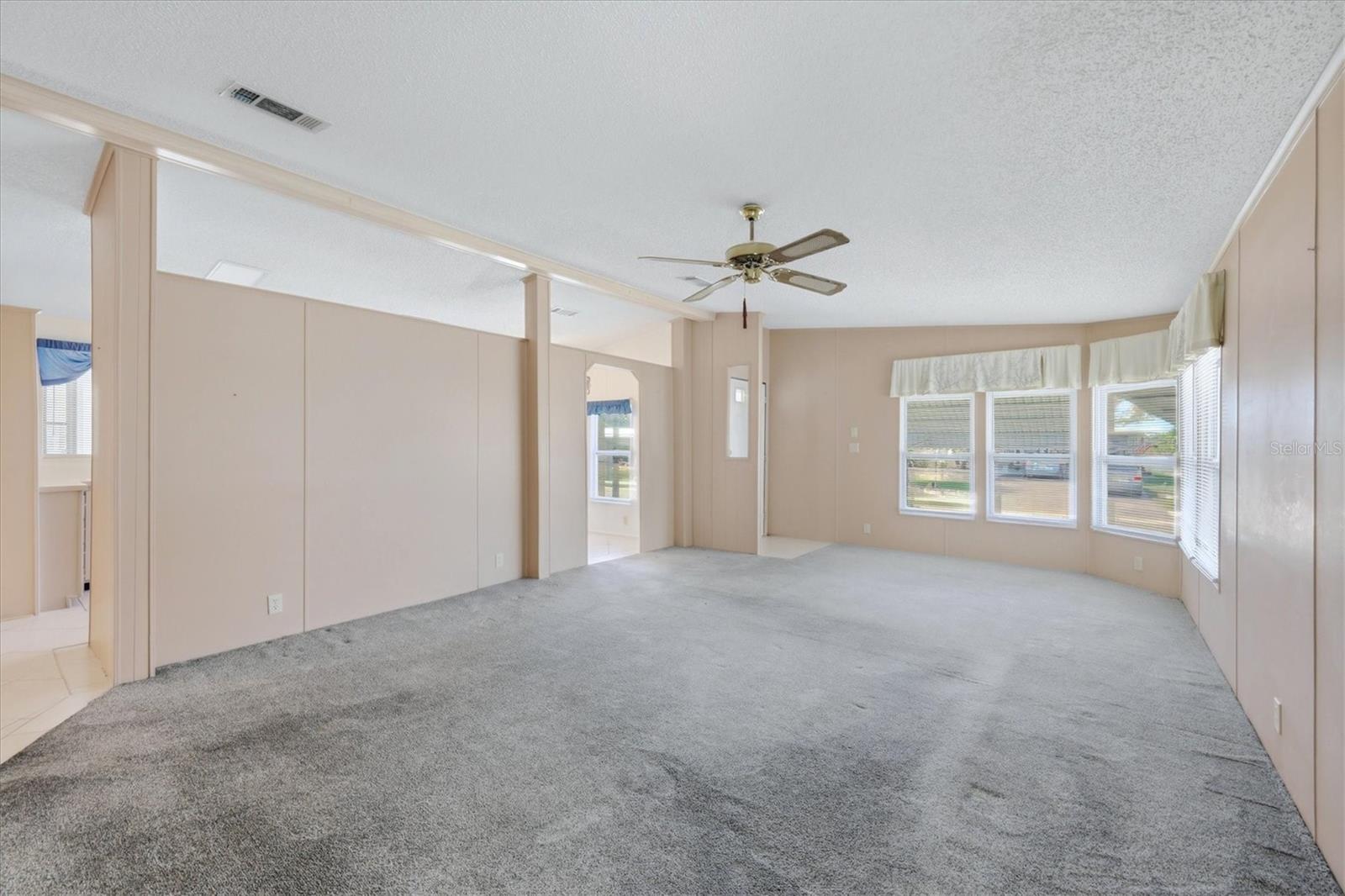 8420 IMPERIAL CIR — photo 3