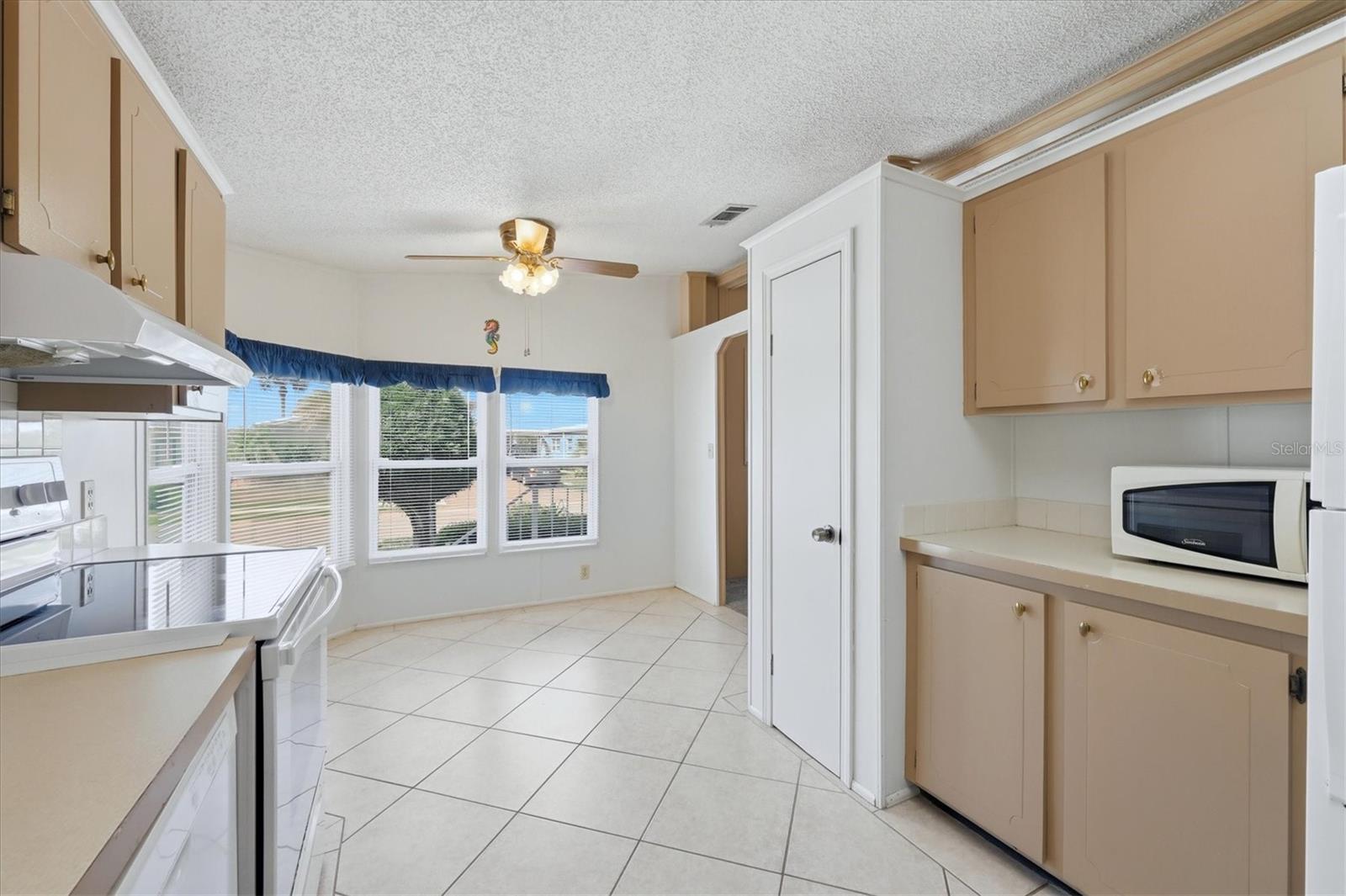 8420 IMPERIAL CIR — photo 5