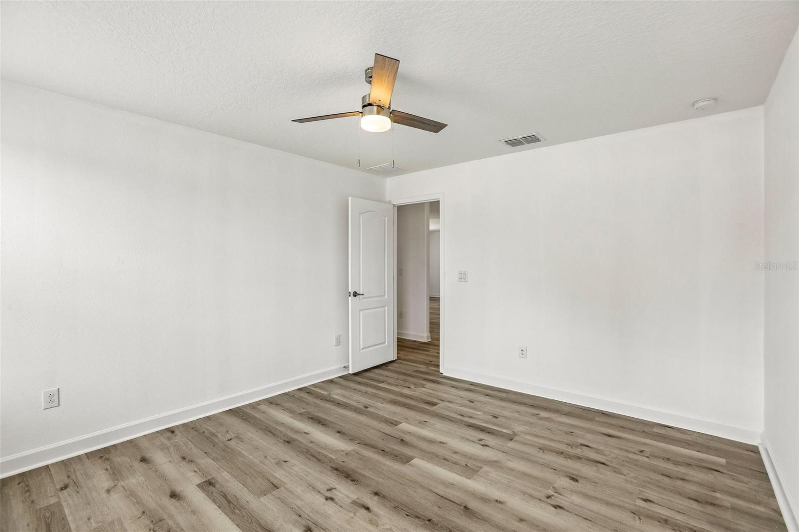 19417 PADDOCK VIEW DR — photo 32