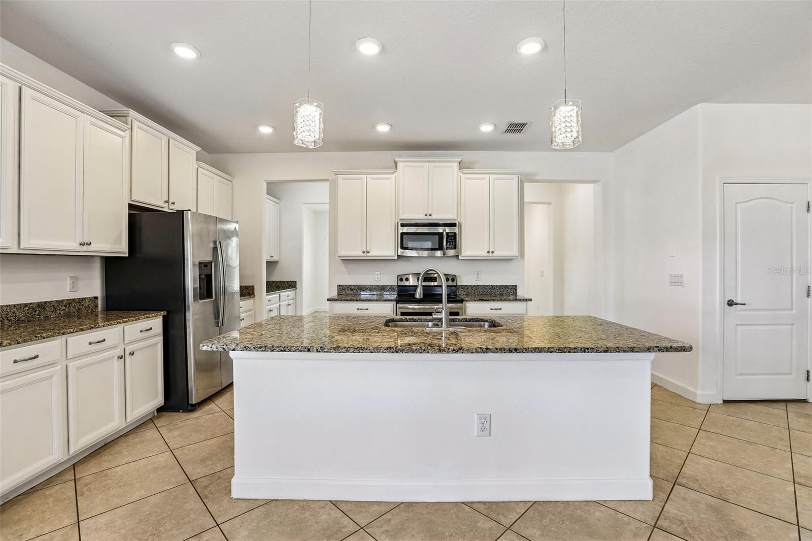 19417 PADDOCK VIEW DR — photo 10