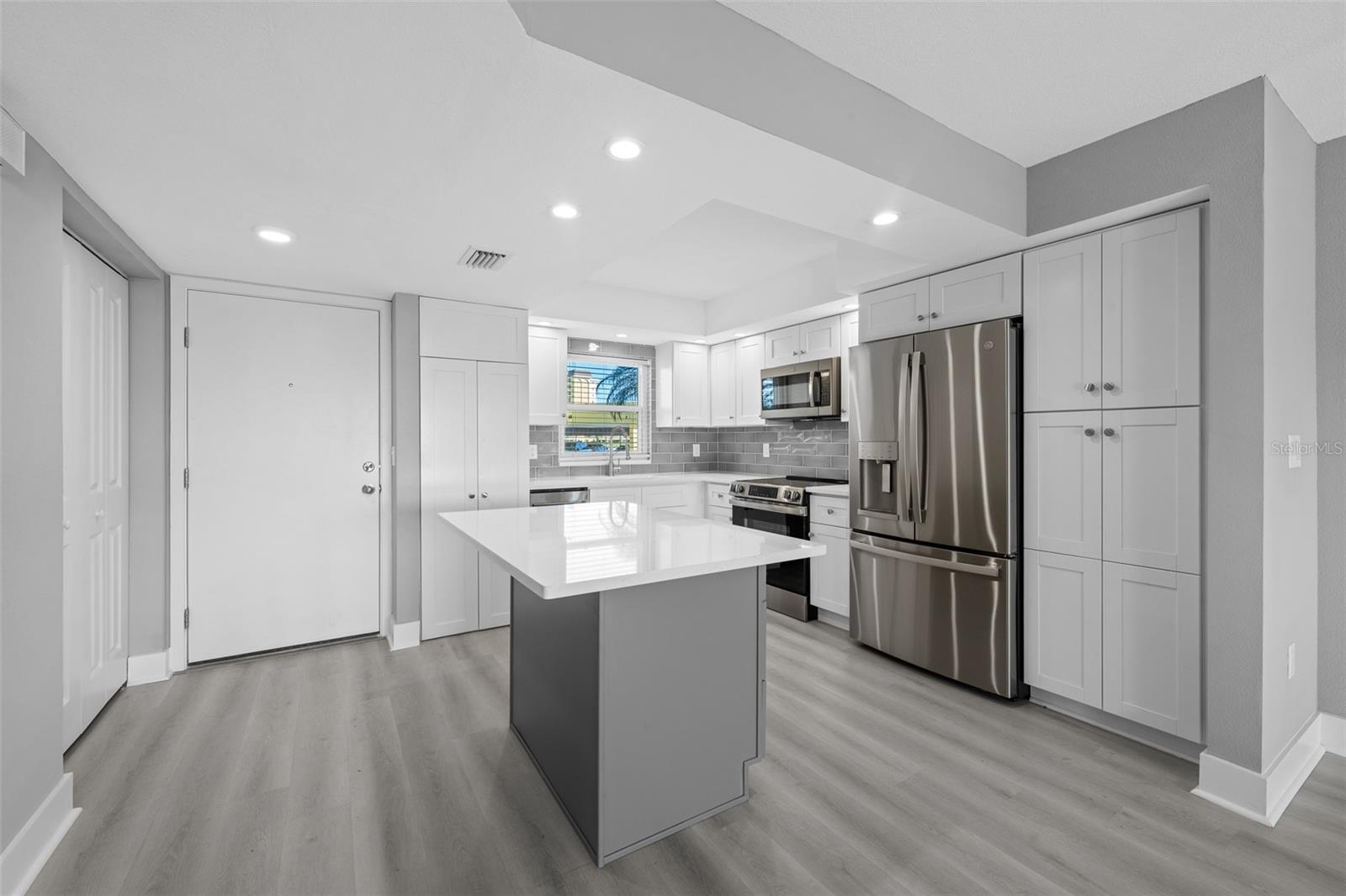 4775 COVE CIR #103 — photo 3
