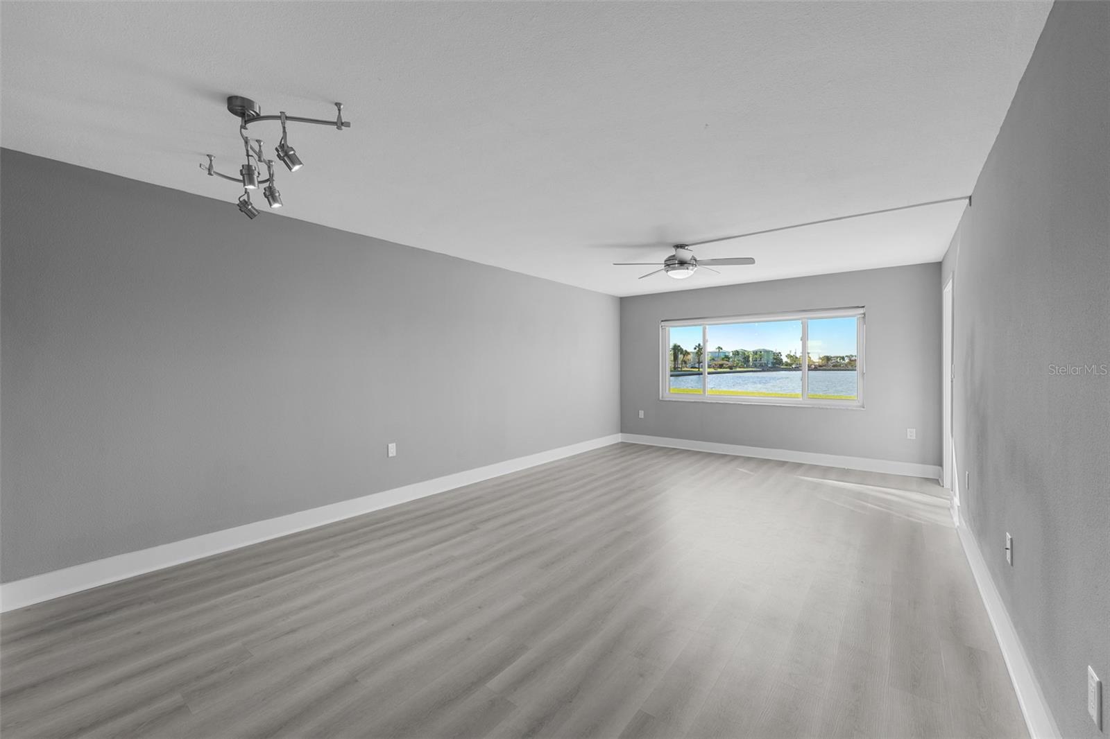 4775 COVE CIR #103 — photo 14