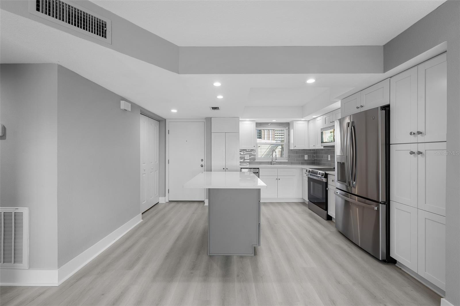 4775 COVE CIR #103 — photo 9