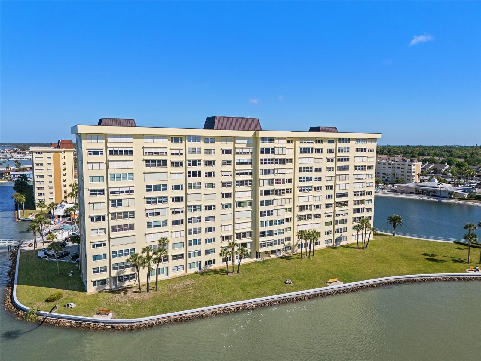 4775 COVE CIR #103 — photo 44