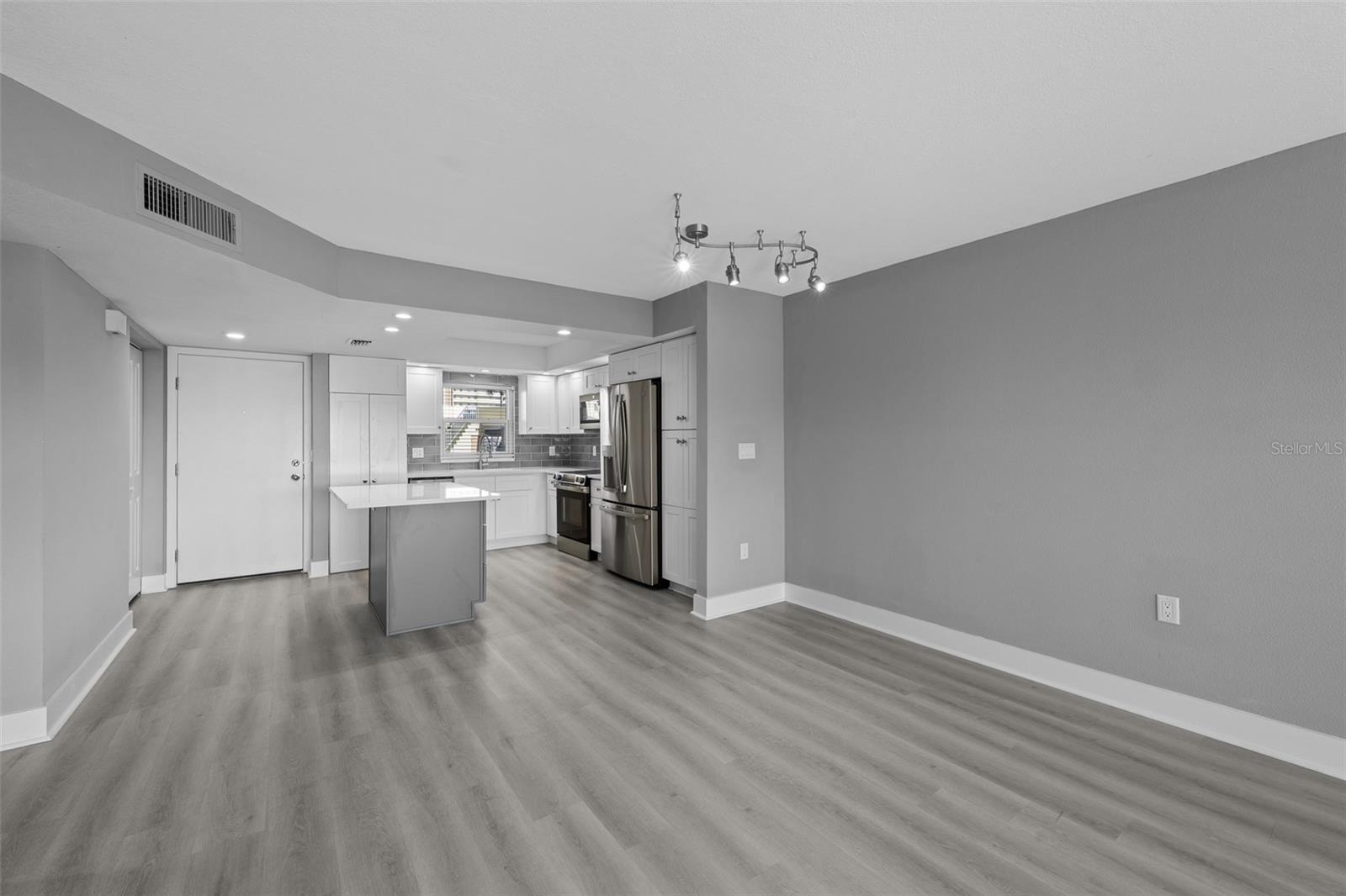 4775 COVE CIR #103 — photo 10